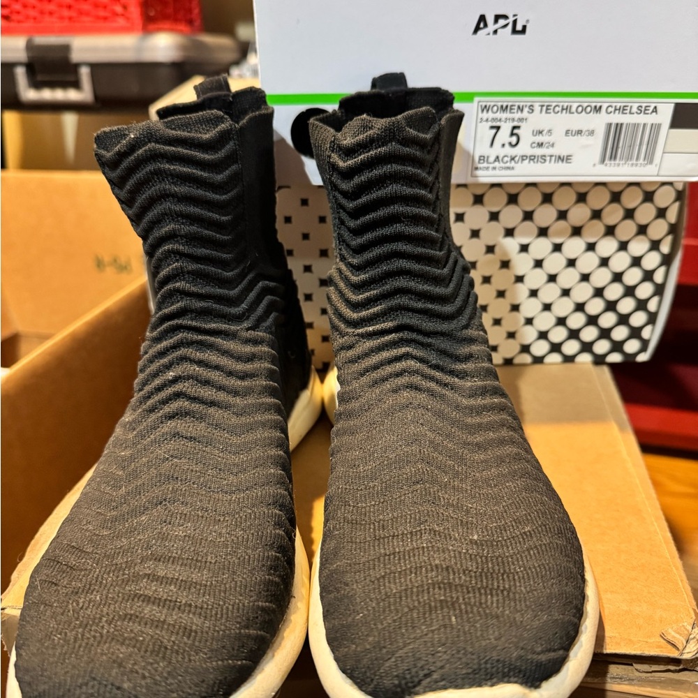 APL Techloom Chelsea Black Sneakers